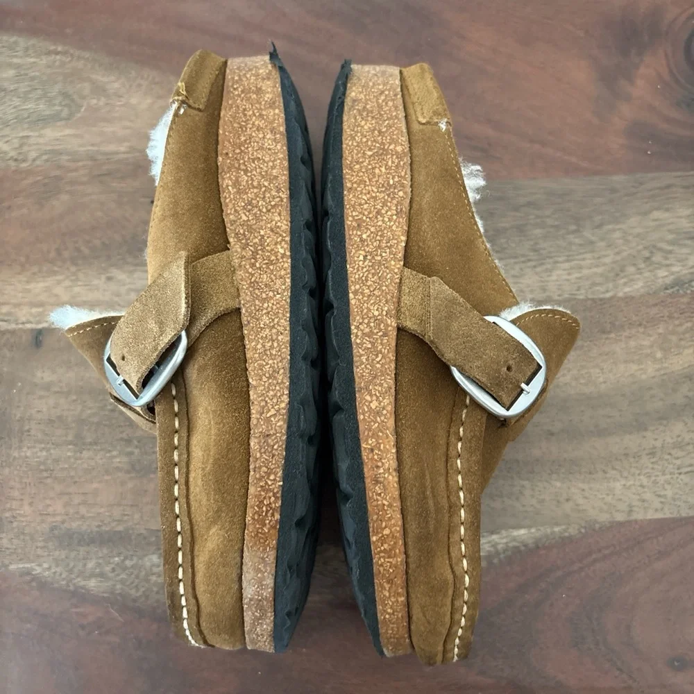 Birkenstock kids Tan Suede Slip-On Loafers. 35 US 3.5